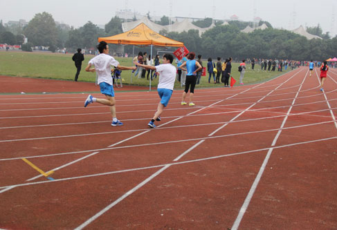 跑向終點(diǎn)，你們的背影是最美的畫面！