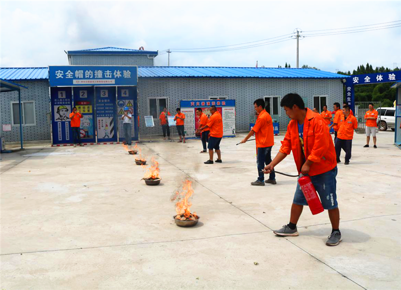 公司路面分公司舉行消防安全實(shí)戰(zhàn)演練
