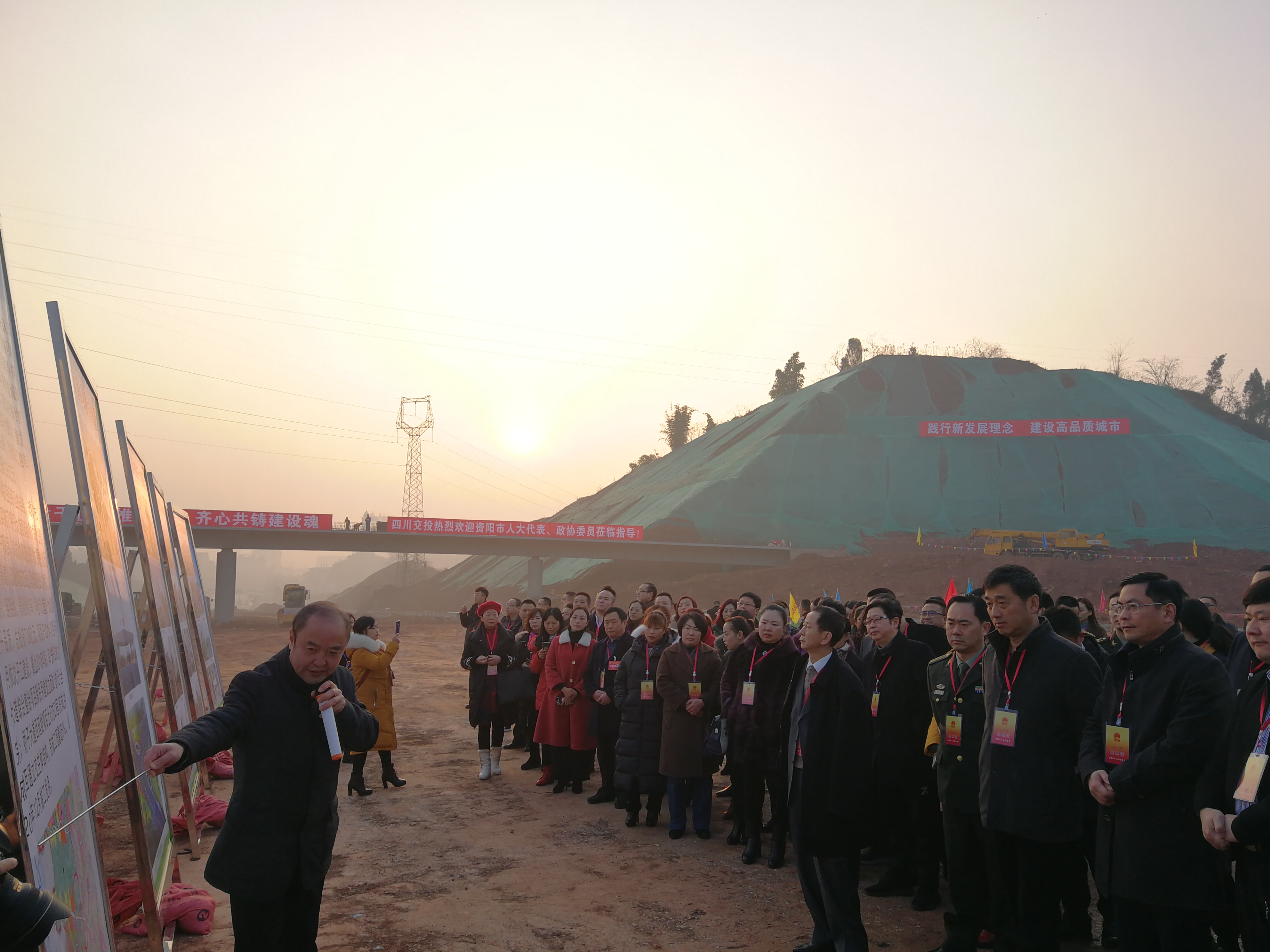 資陽(yáng)市人大代表團(tuán)及政協(xié)委員團(tuán)調(diào)研嬌子大道西延線項(xiàng)目
