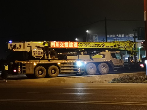 成樂(lè)高速擴(kuò)容E1項(xiàng)目主線右幅橋梁梁板集中架設(shè)順利完成