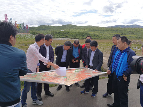 集團(tuán)公司黨委副書記、副董事長、總經(jīng)理馮文生 赴久馬高速項(xiàng)目調(diào)研指導(dǎo)工作