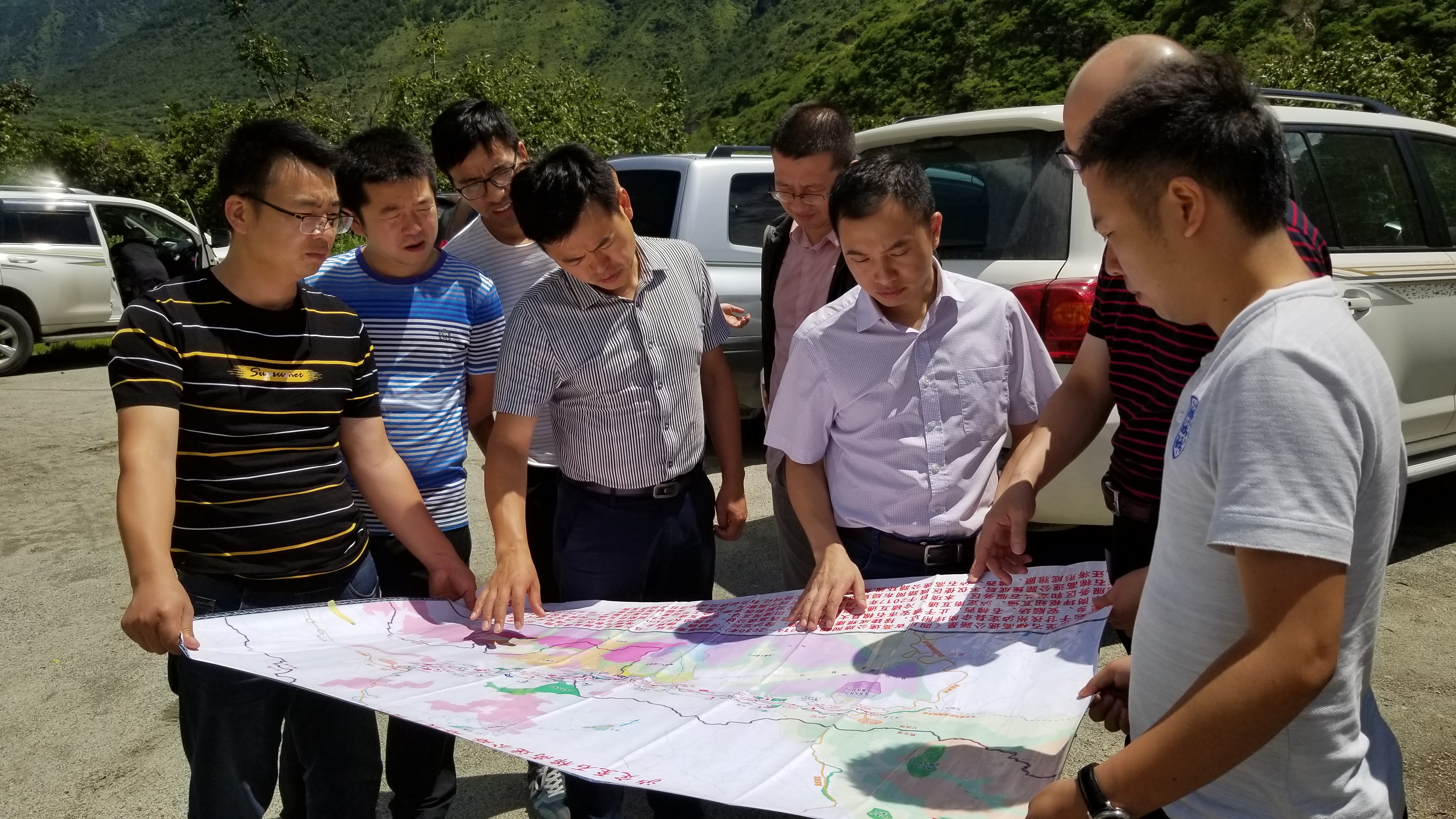 集團(tuán)公司建管部副部長(zhǎng)江勇順同志一行調(diào)研指導(dǎo)瀘石高速前期籌備工作