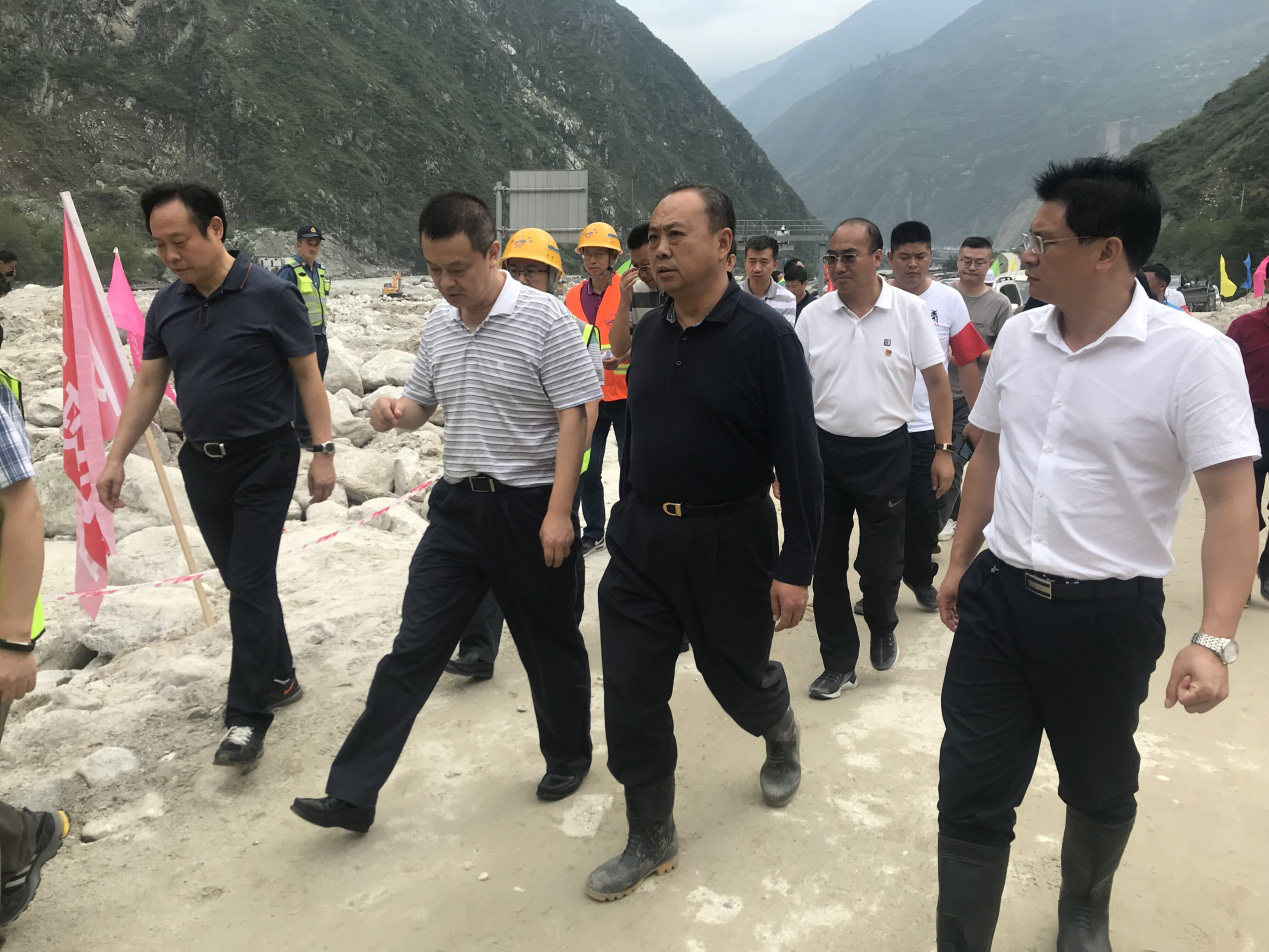 阿壩州委書記劉坪赴都汶高速公路“8.20”泥石流災(zāi)害應(yīng)急搶險(xiǎn)工程現(xiàn)場(chǎng)調(diào)研指導(dǎo)工作