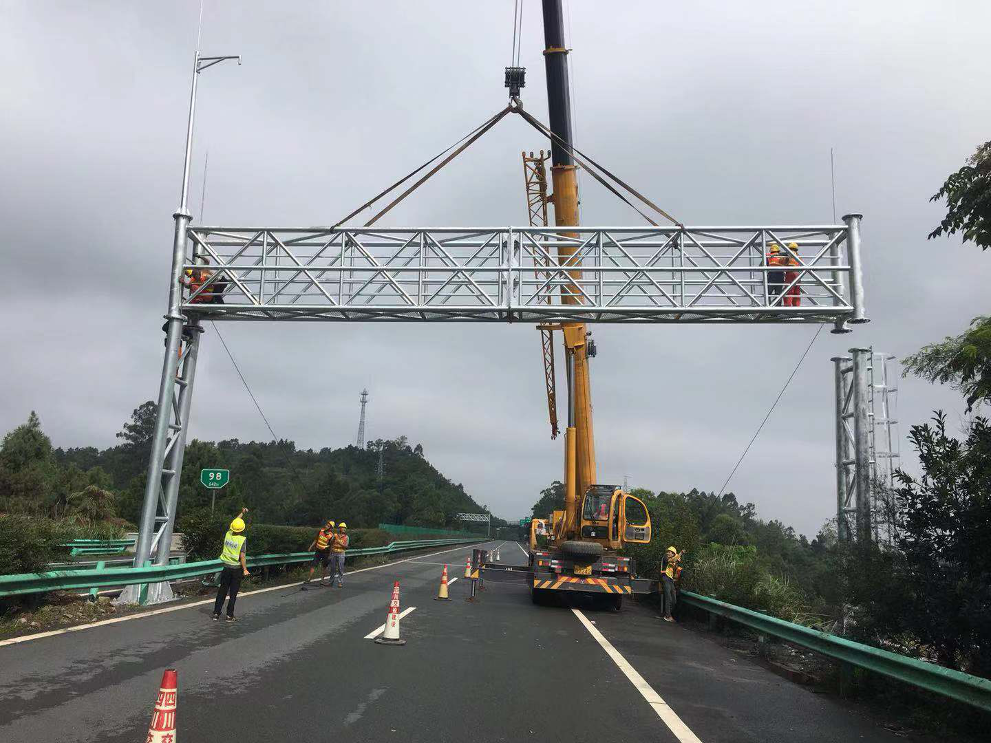 成樂高速、成仁高速ETC龍門架架設工程圓滿完工