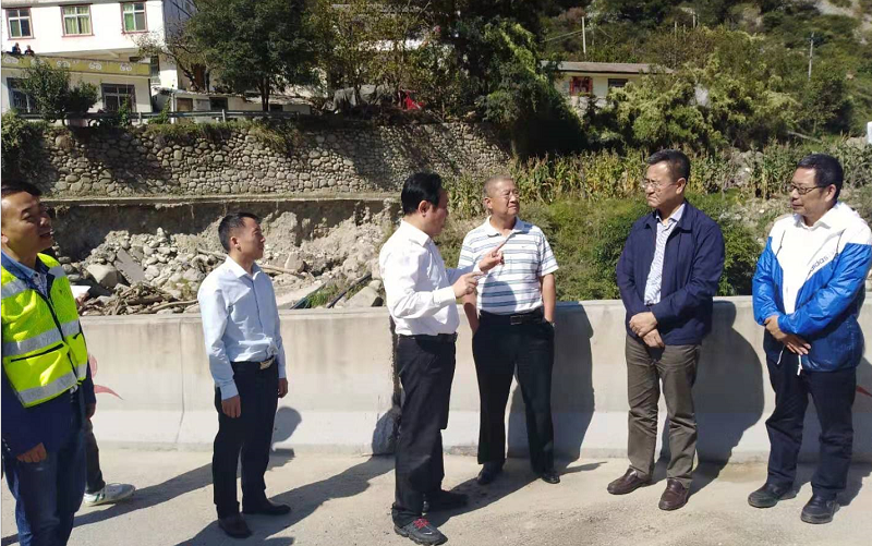 集團(tuán)公司黨委副書記、副董事長、總經(jīng)理馮文生赴都汶高速“8.20”泥石流災(zāi)害應(yīng)急搶險工程調(diào)研指導(dǎo)工作