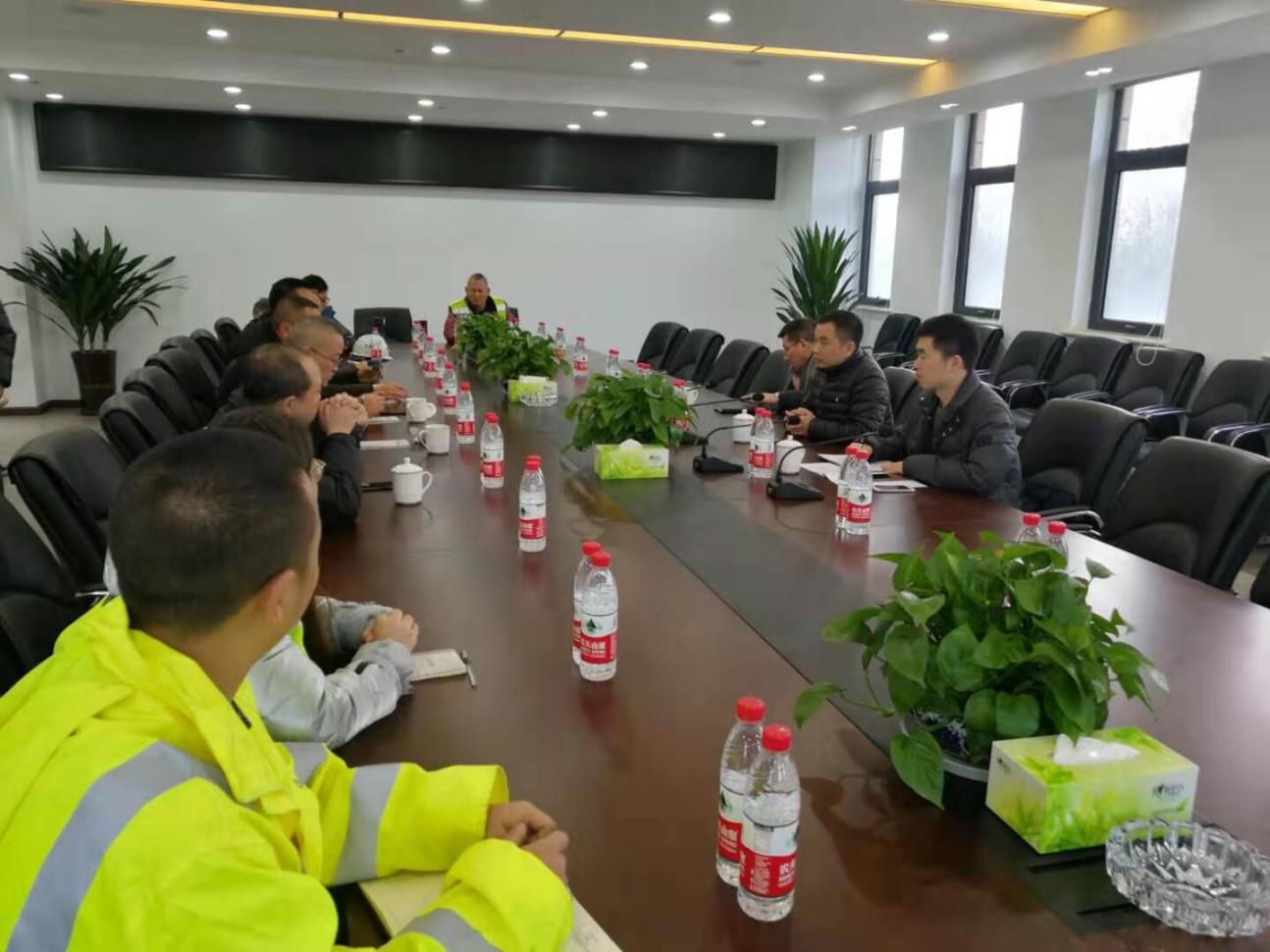 集團公司建設(shè)部副部長江勇順一行調(diào)研都映高速紫坪鋪隧道左線及龍溪隧道左線底鼓病害應(yīng)急搶險工程推進工作