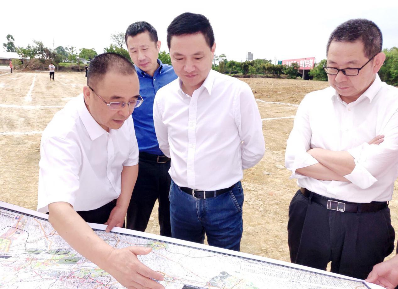 集團(tuán)公司黨委副書記、副董事長、總經(jīng)理周黎明 深入成綿擴(kuò)容項目開展規(guī)劃調(diào)研