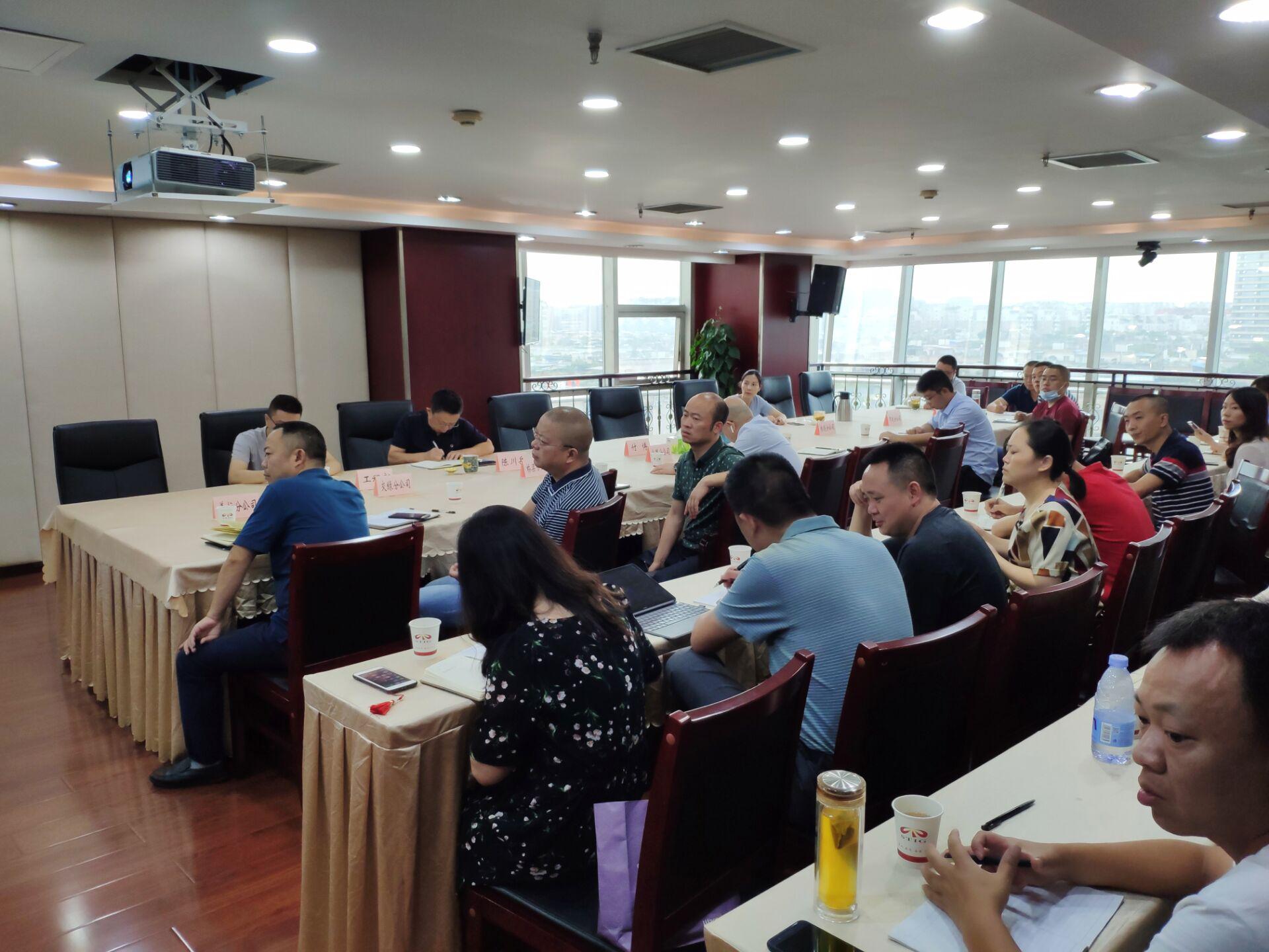 公司組織召開3D智能攤鋪機自動控制系統(tǒng)應用推廣會