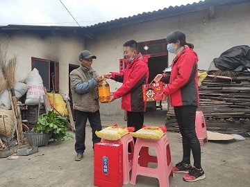 這個(gè)冬天有點(diǎn)“暖” 成樂擴(kuò)容TJ1-2項(xiàng)目部為貧困老人獻(xiàn)愛心