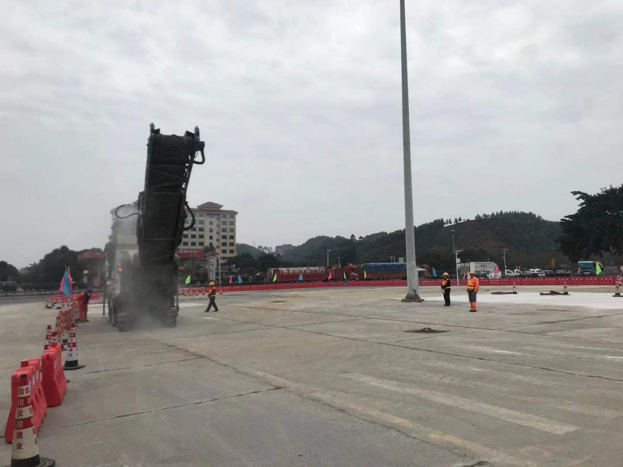 成樂高速天福服務(wù)區(qū)改造升級(jí)工程正式進(jìn)場(chǎng)施工