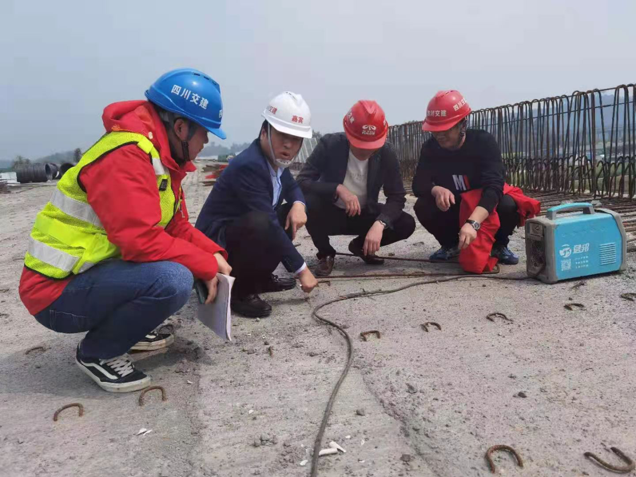 公司黨委委員、紀委書記張忠勇一行調(diào)研成樂擴容建設項目