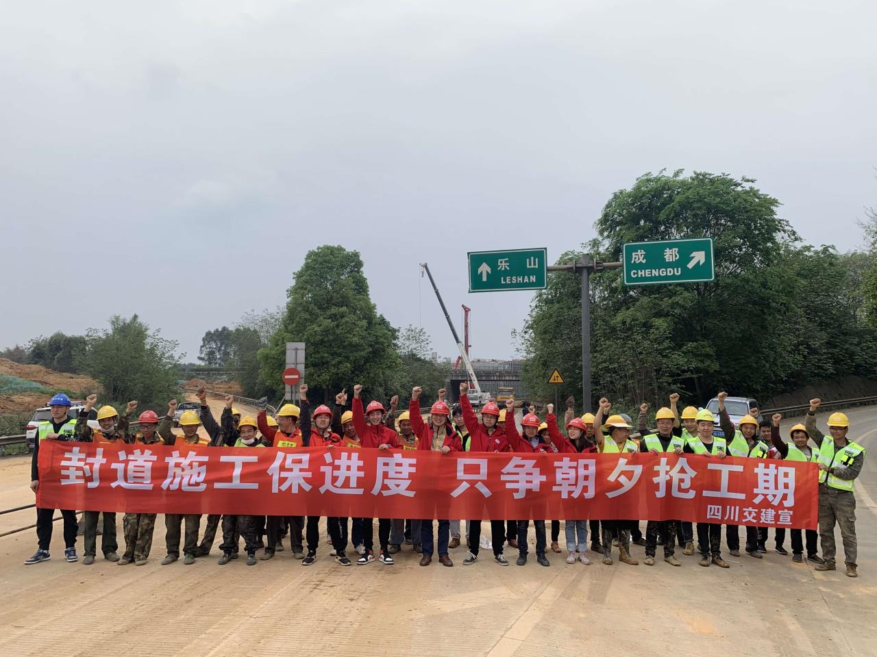 半幅封閉施工  向年底通車目標(biāo)沖刺！