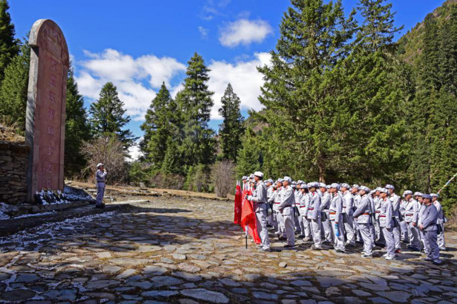 海拔3500米，沿著久馬高速重走紅軍長(zhǎng)征路 ——四川交建黨史學(xué)習(xí)教育紀(jì)實(shí)