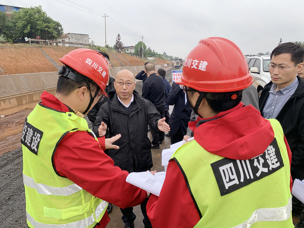 省交投集團(tuán)到成樂擴(kuò)容項(xiàng)目眉山段調(diào)研指導(dǎo)工作