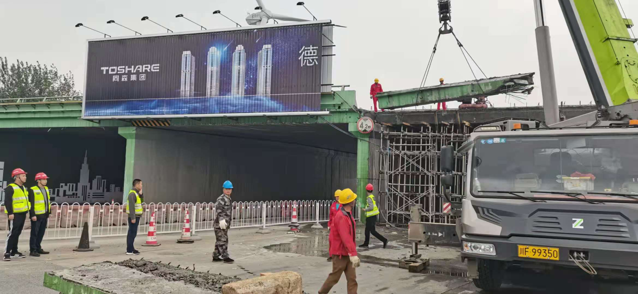 京昆成綿72號(hào)中橋進(jìn)入梁板吊裝.png