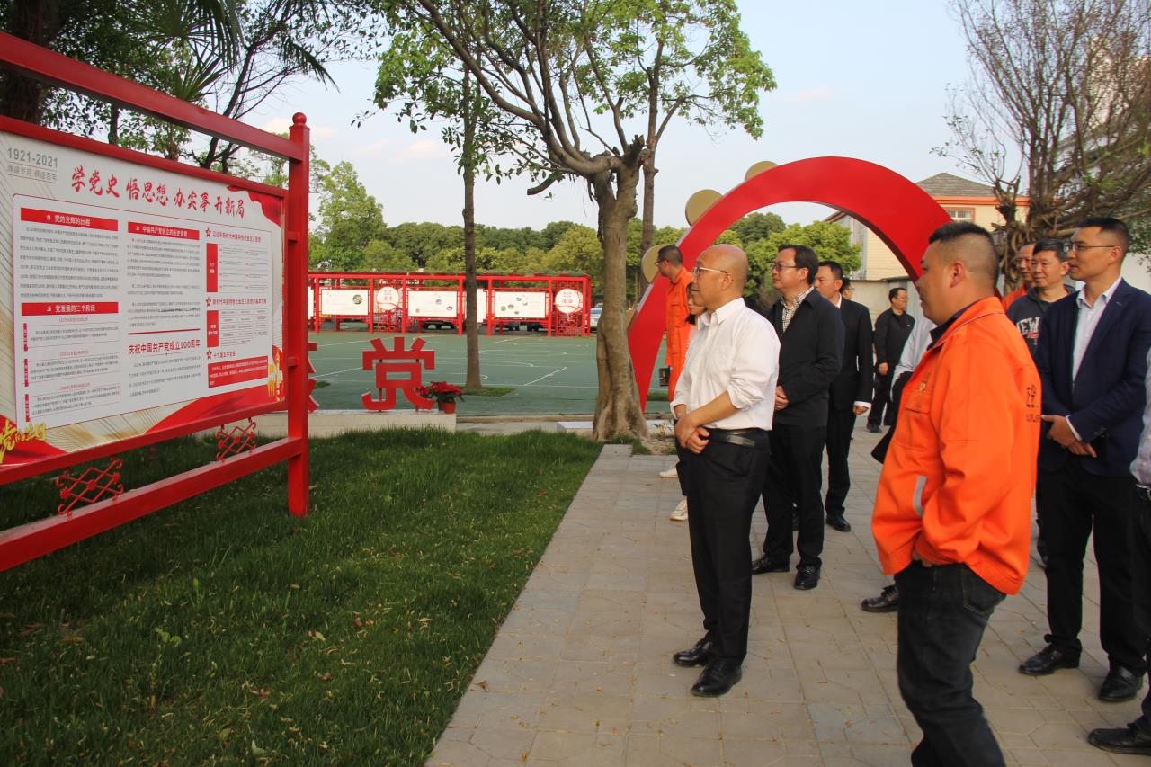 四川交投集團(tuán)黨委委員、董事李永林一行參觀黨建文化公園.JPG