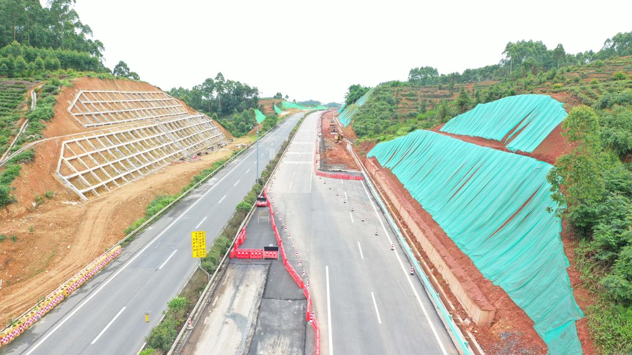 成樂擴容項目封閉路段順利完成交通轉(zhuǎn)換_Jc.jpg