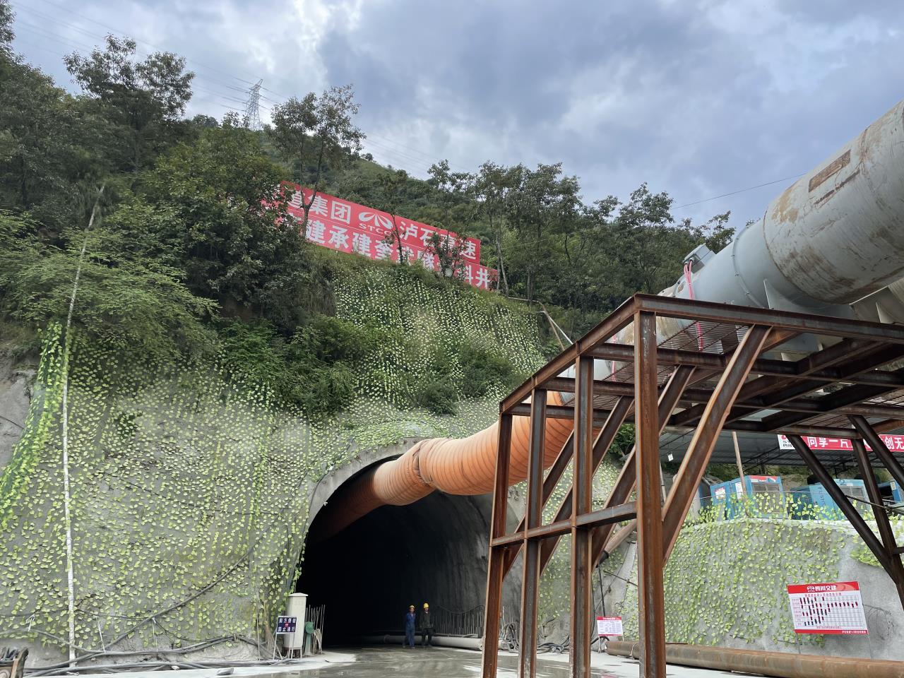 年底沖刺加速度！瀘石高速TJ3標隧道 掘進超3000米