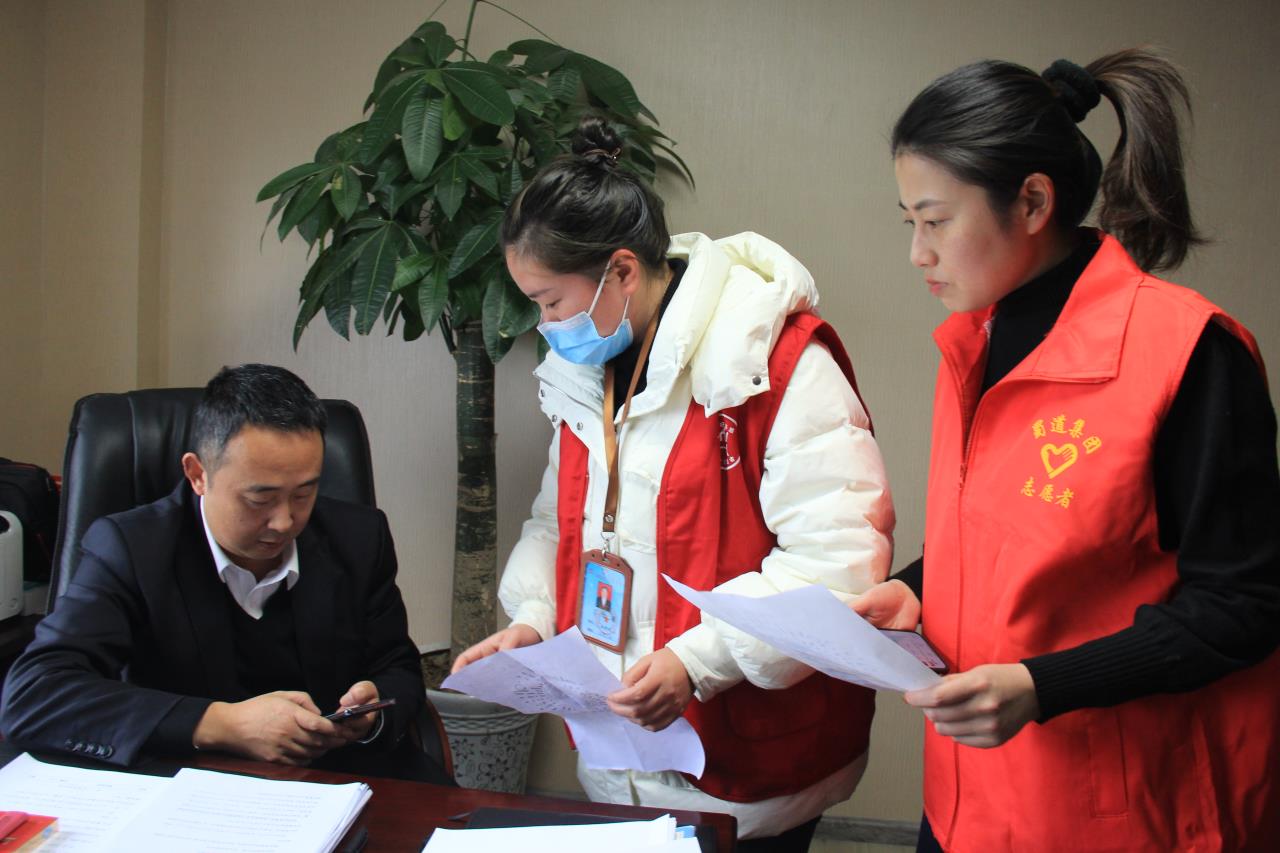 “團(tuán)結(jié)鄰里、共融共建”——路面工程分公司機(jī)關(guān)黨支部與團(tuán)結(jié)社區(qū)黨總支聯(lián)合開(kāi)展防電信詐騙活動(dòng)