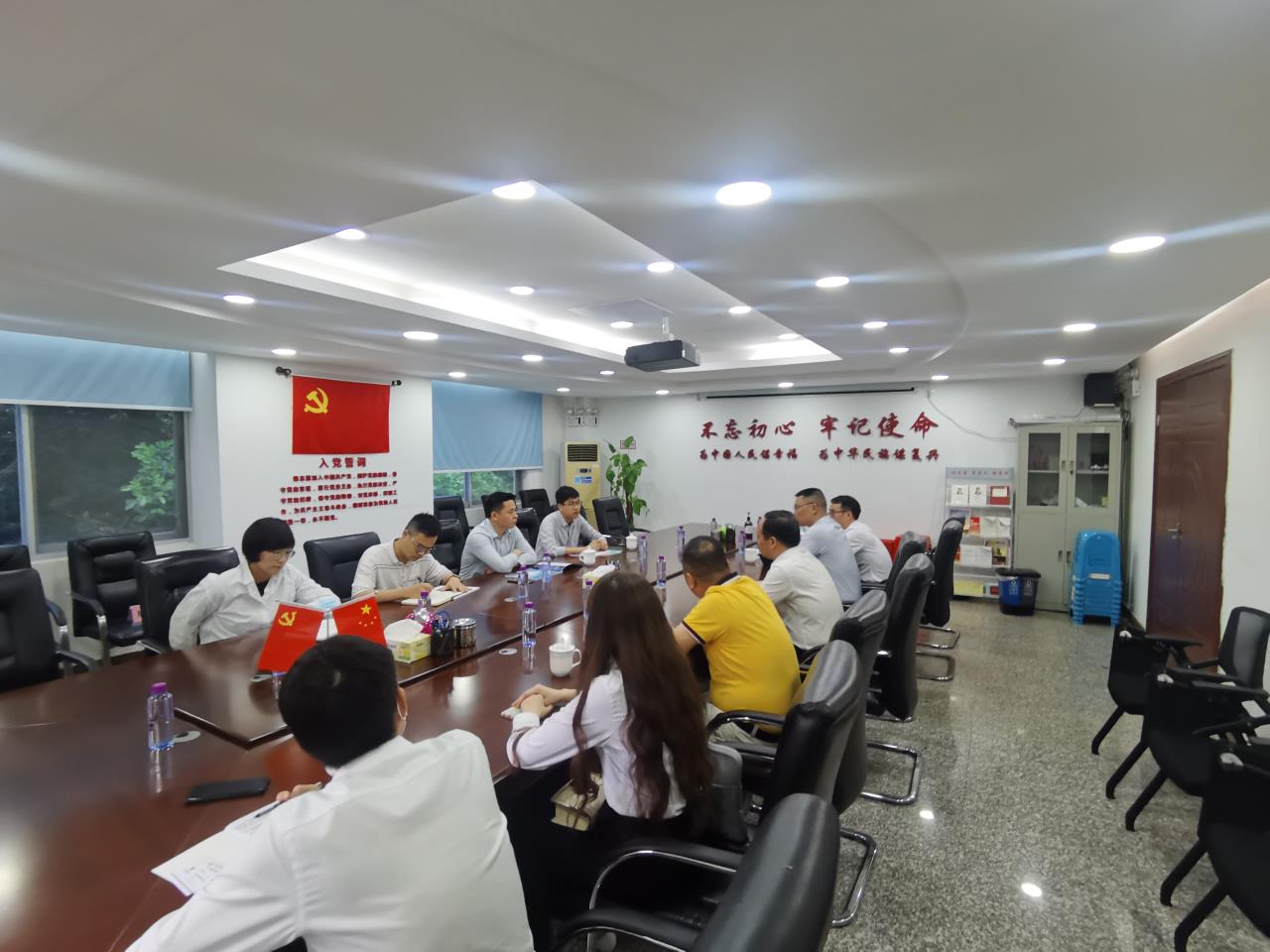 交建路面公司與珠海市鶴洲新區(qū)區(qū)政府、南水鎮(zhèn)人民政府分別召開合作洽談會(huì)
