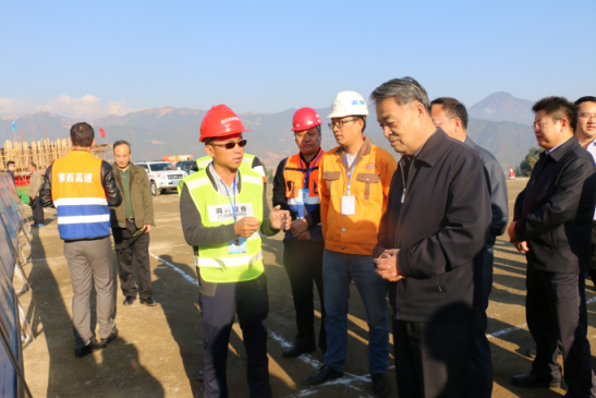 交通運輸部黨組書記楊傳堂赴瀘黃路改擴建工程現(xiàn)場調(diào)研指導(dǎo)工作