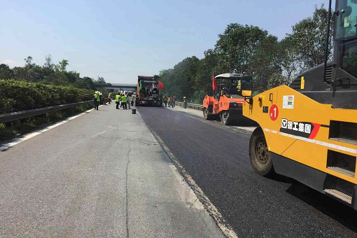 公司順利完成達(dá)渝、鄰墊高速公路路面整治工程試驗(yàn)段鋪筑